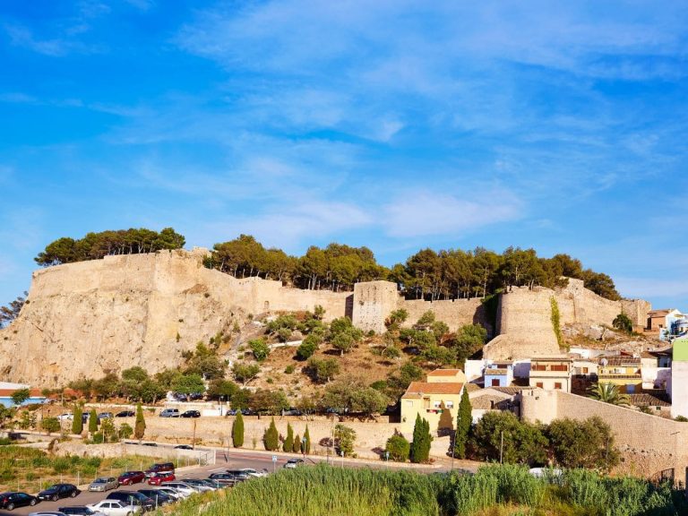 explorando el castilo de denia